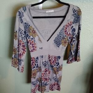 Forever 21 Gray Floral V-Neck Blouse